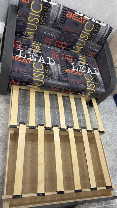 Детский диван в хорошем состояний