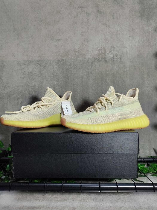 Yeezy 350v2 marimea 43 (fit 42.5)