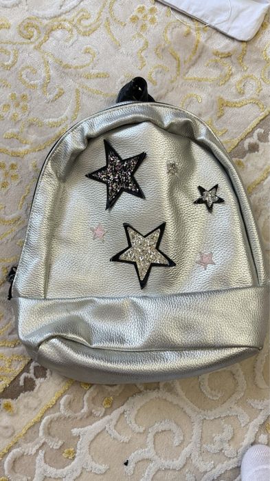 Продам рюкзак для девочке в садик