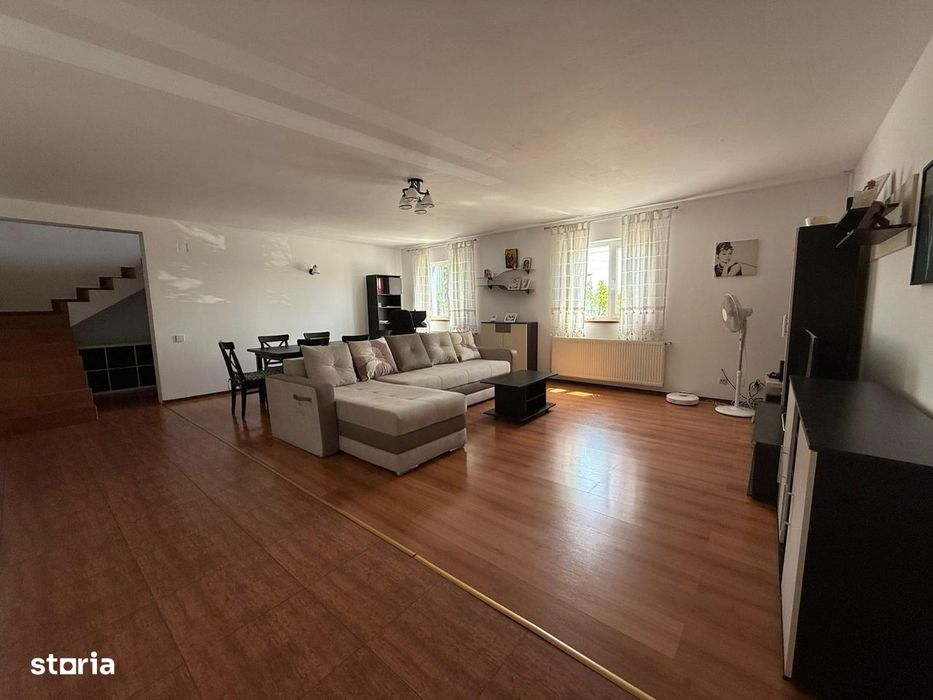 Vand casa si depozit materiale constructii - negociabil