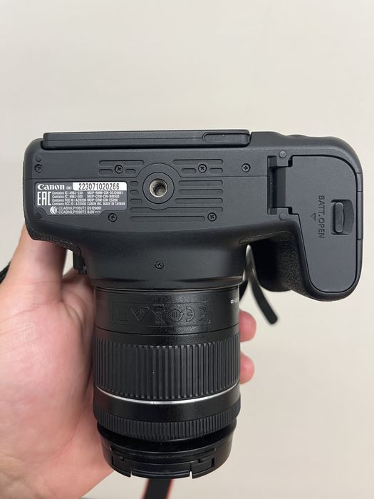 Canon 800d продам