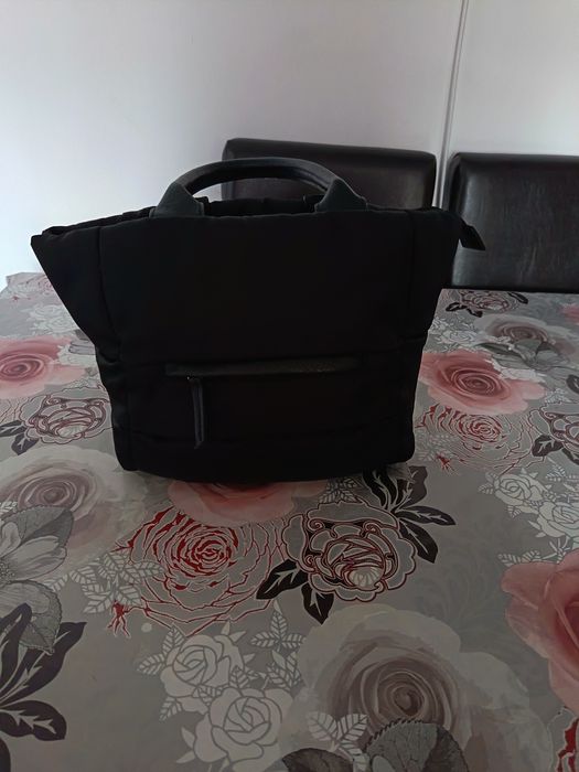 Geantă de mână. Înălțime 22cm , lungime 38 cm