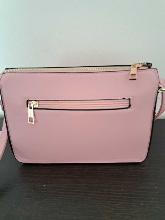 Чисто нова прекрасна чантичка в розово за през рамо