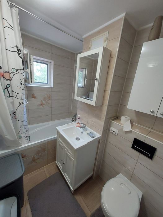 Vand apartament complet renovat, mobilat si utilat, 3 camere, decomandat, 2 bai, etajul 2, proprietar