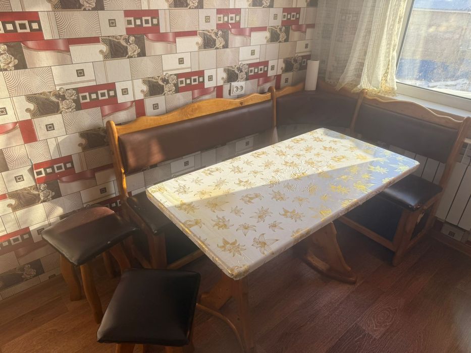 Уголок для кухни с ящиками срочно