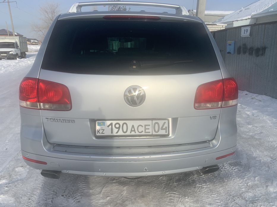 Машина Volkswagen Touareg