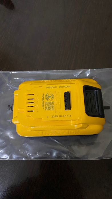 Аккумулятор Dewalt DCB2104