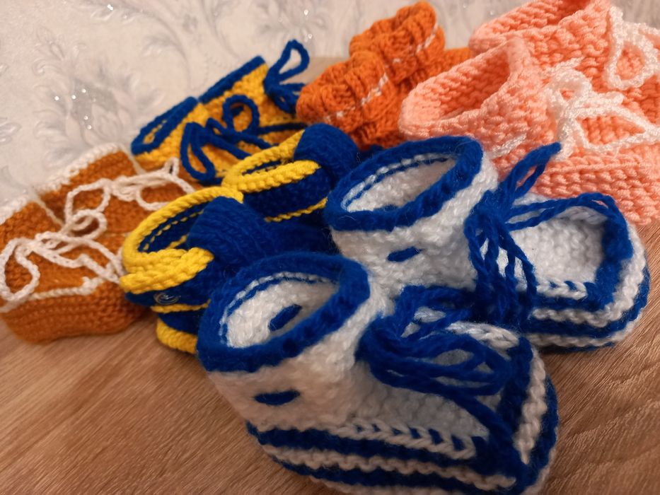 Вязаные пинетки для малышей