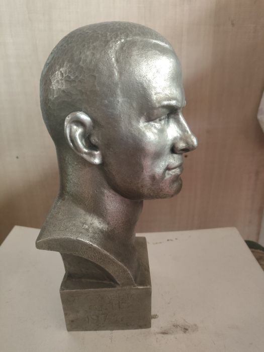 Продам бюст В.Маяковского