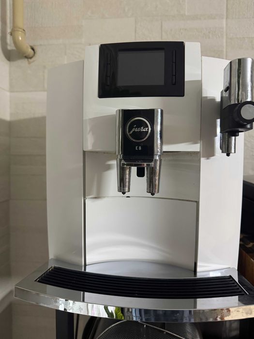 Espressor Jura E8 EB Piano White (Gen. 2) | Impecabil.
