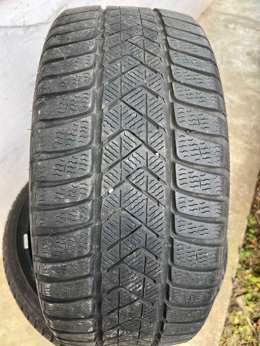 Anvelope iarna 235 35 20 Dot 2021