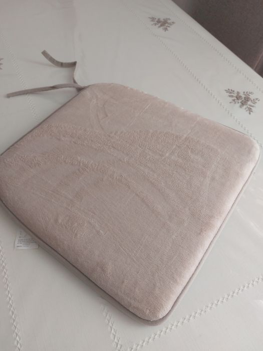 Новые сидушки на стулья