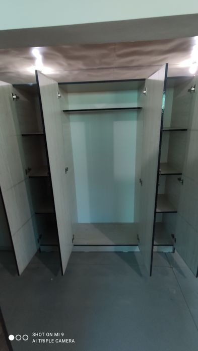 Шкаф для одежды полка и вешалка