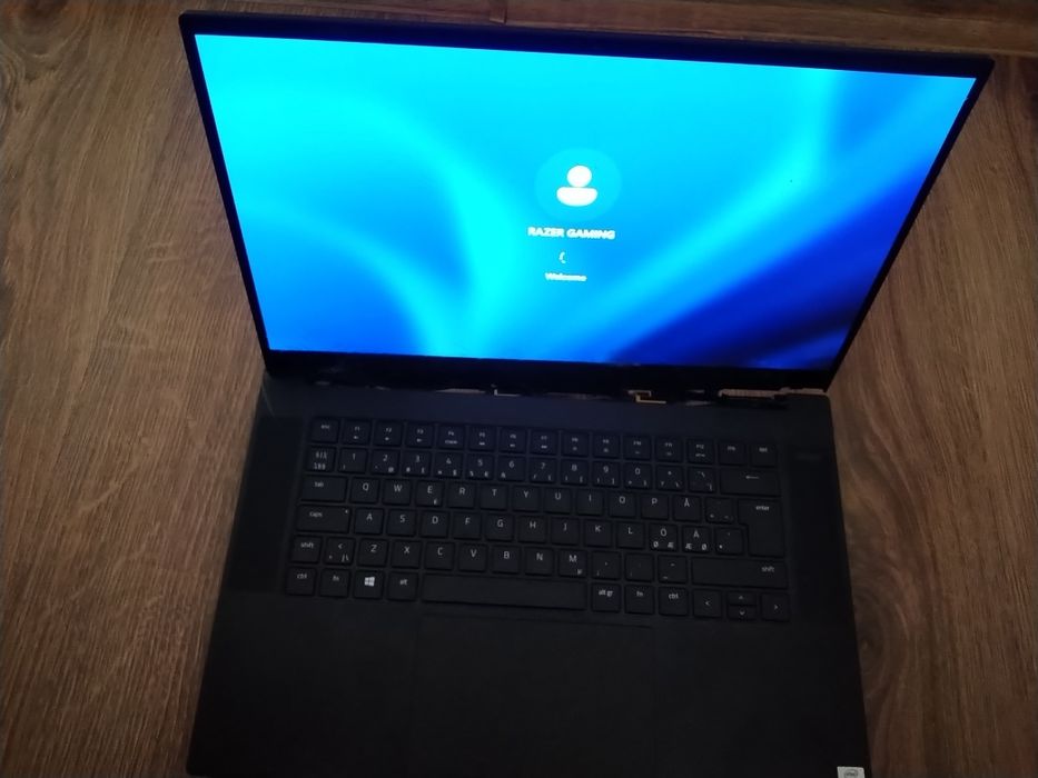 Laptop gaming Razer Blade 15 (2020- RZ09-0328) - vedeti bine anuntul