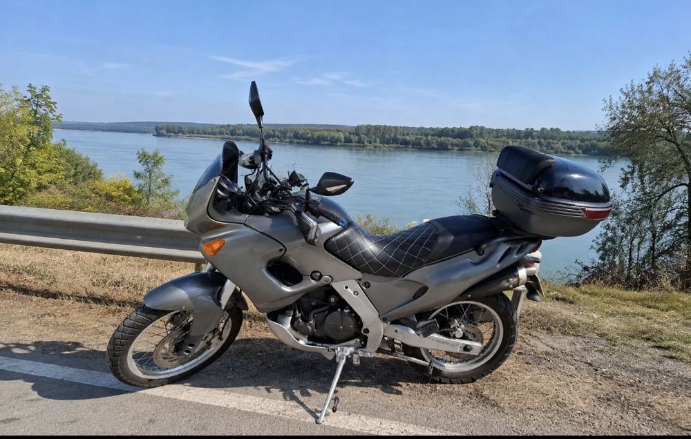 Vând Aprilia Pegaso 650 (2000) 1700 euro