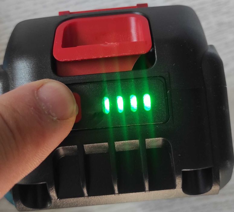 1000Nm Безчетков  ударен Гаиковерт- комплет с накраиници и две батерии