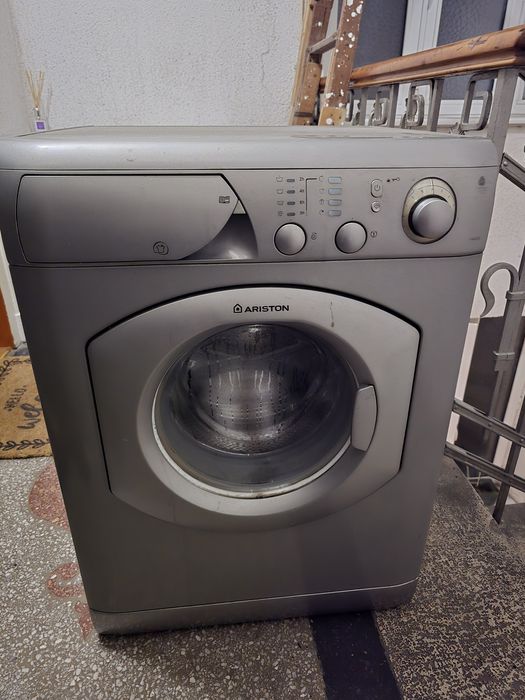 Продавам пералня Ariston