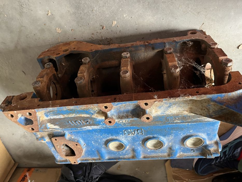 Продавам блок за лада 21011