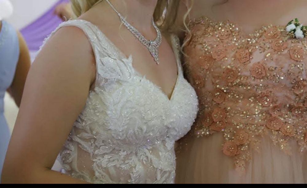 Продавам булчинска рокля – модел принцеса, в отлично състояние!