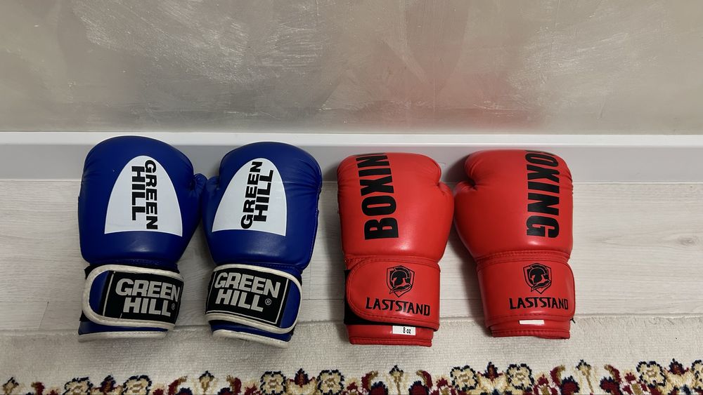 Бокс перчатка и шлем