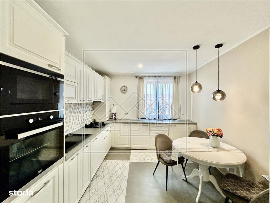 Apartament 3 camere, 77 mpu, terasa 20 mp, 2 locuri parcare, zona buna