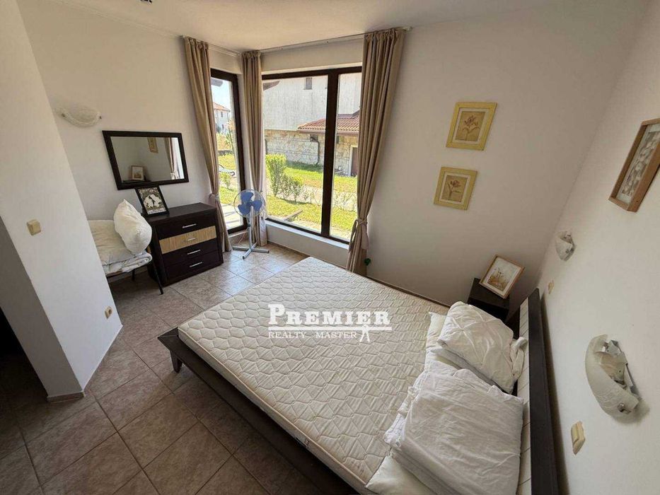 Къща в затворен, охраняем комплекс в Кошарица