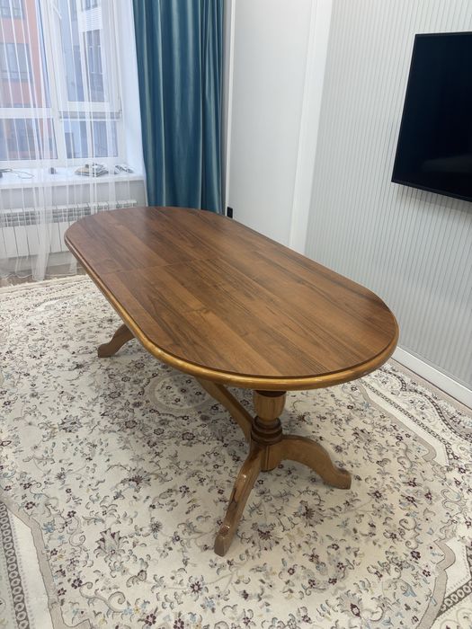 Гостиный стол деревянный