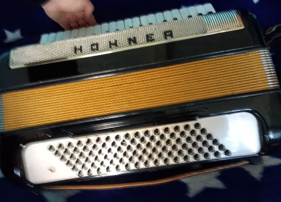 Vănd acordeon hohner lucia 4p ,96 bași