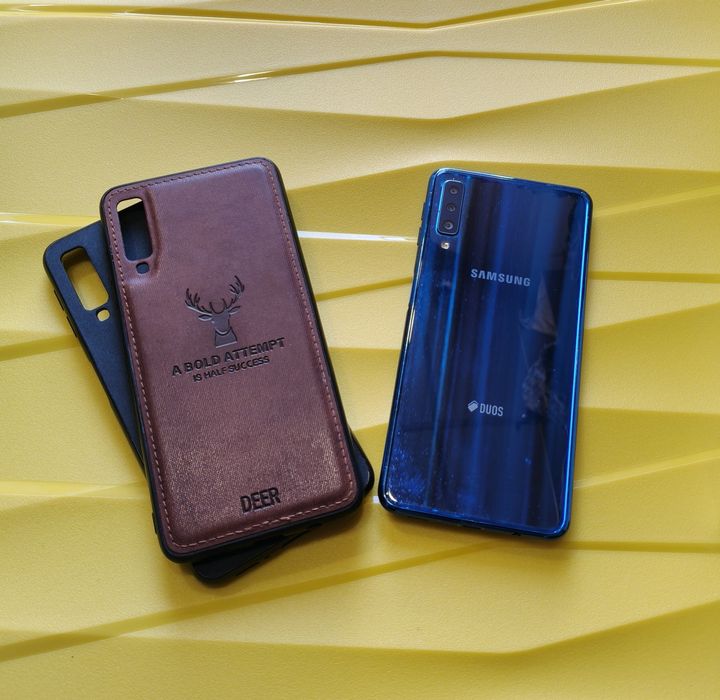 Продавам Samsung Galaxy A7 2018 / SM-A750FN / Dual SIM / Перфектно състояние + 2 кейса