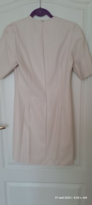 Бежава кожена рокля