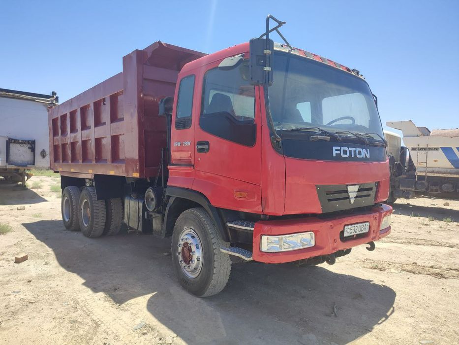 Foton rusumli avtotransport.