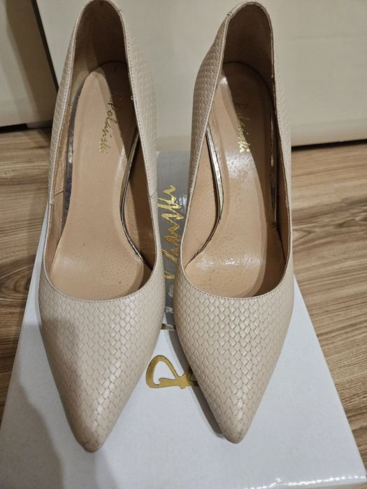 Елегантни обувки, естествета кожа с ток размер 38