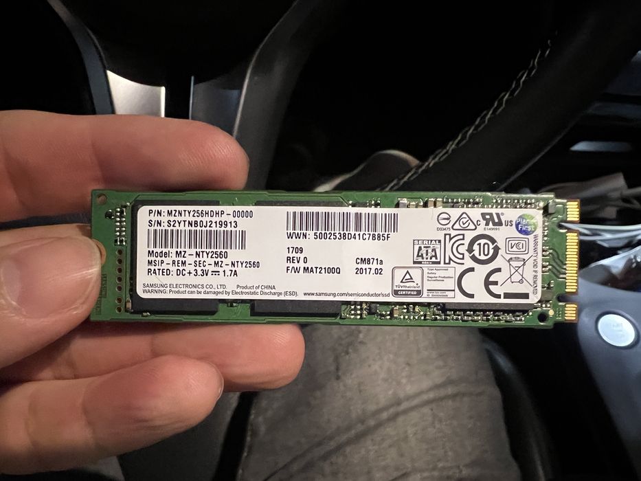 Продам SSD накопитель samsung  256gb