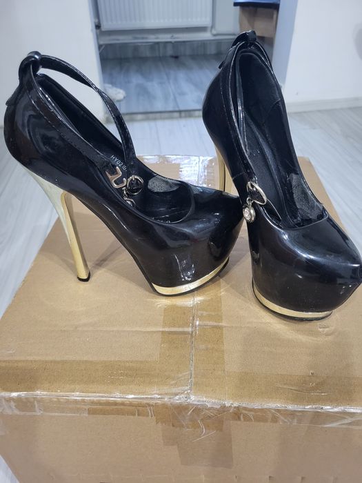 Pantofi dama din lac