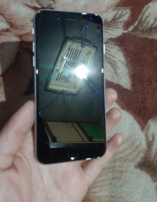 Vând iPhone 6s argintiu 128 gb în stare bună excelentă