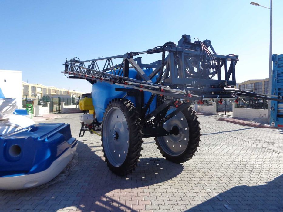 Masina de erbicidat/MET/Erbicidator 3000litri si lancii 24m Annovi