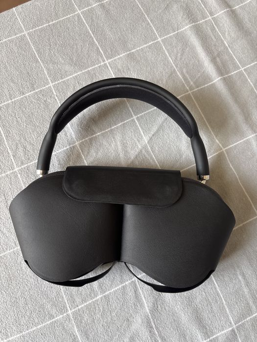 airpods max.
