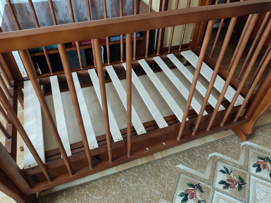 Детская кроватка+матрас+комплект постельного белья