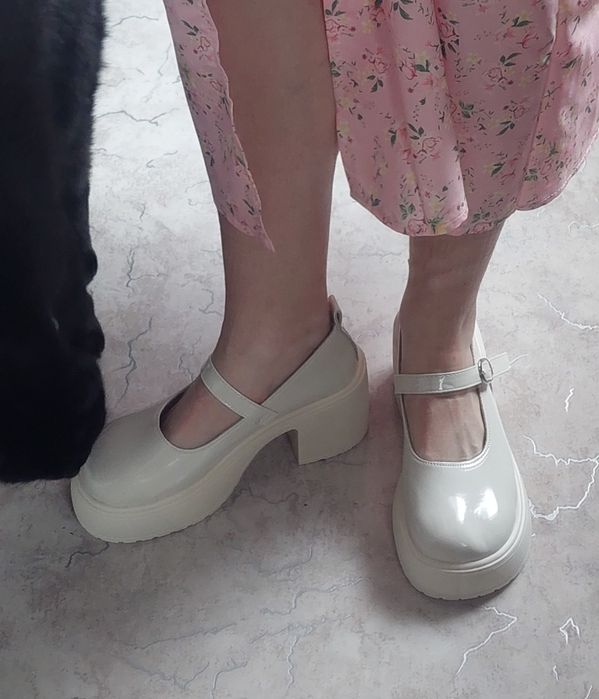 Белые милые туфли