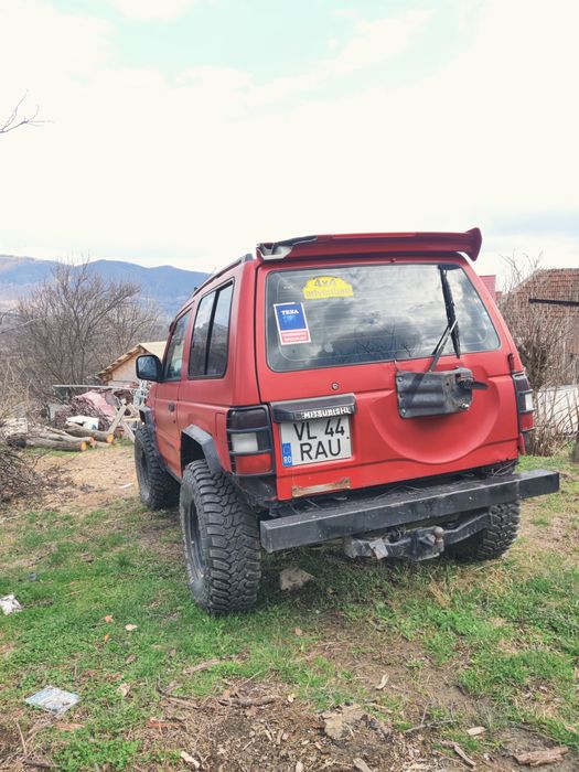 Mitsubishi Pajero Mk2 pregatit pentru offroad scurt autoutilitata