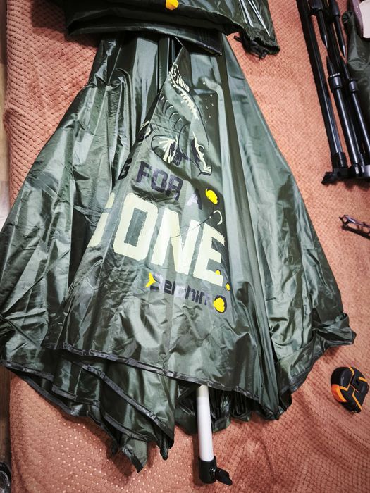 Umbrelă cu paravan Delphin BigOne Carp 250cm – Set complet, ca nou
