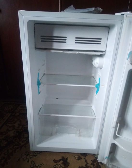 Vând mini frigider albatros