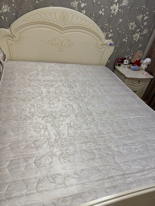 Двуспальная кровать