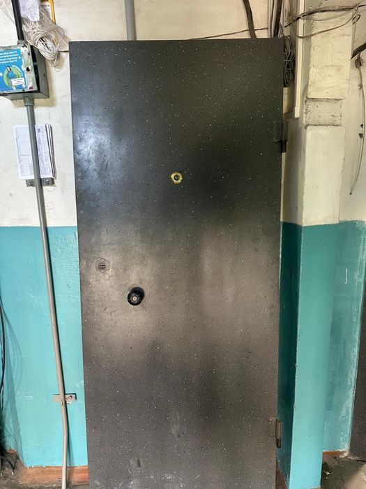 Продам входную дверь