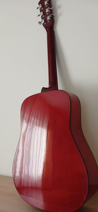 Гитара продам срочно недорого