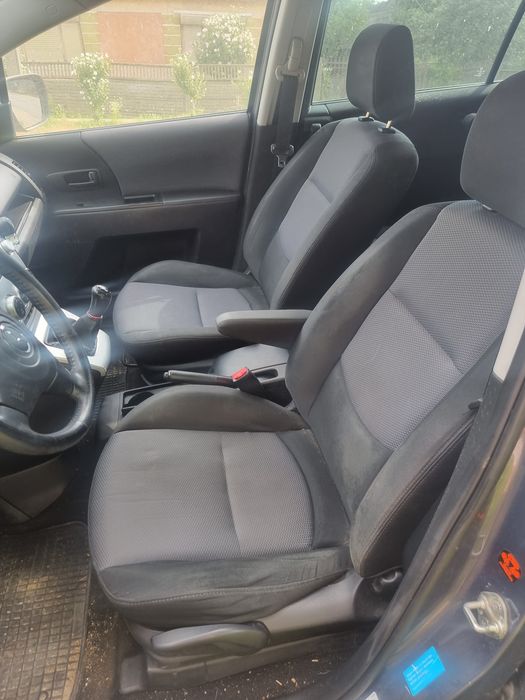 Vând mazda5.  7 locuri