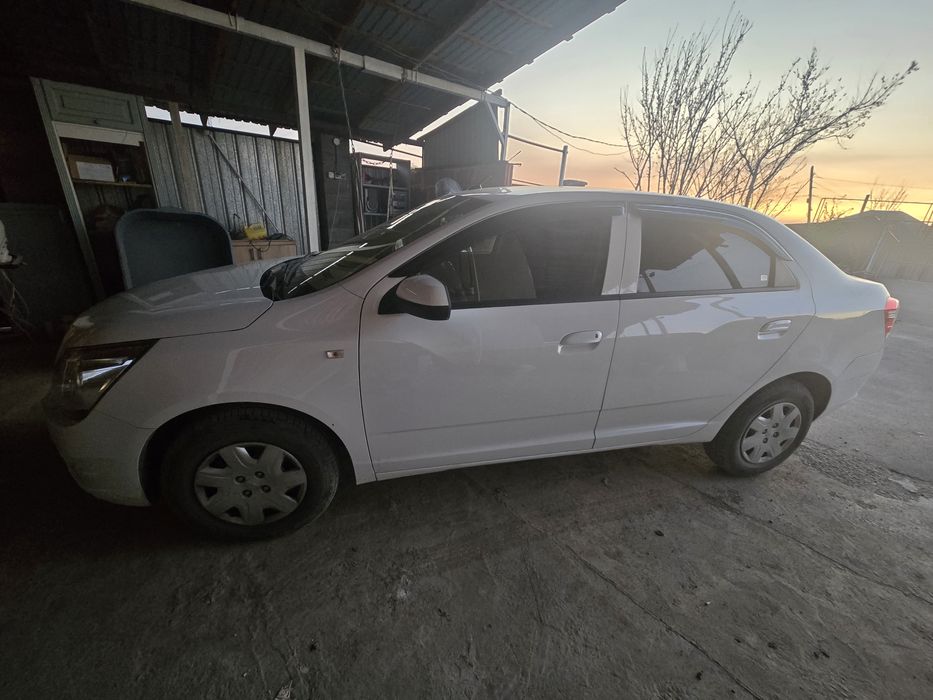 Автомобиль шеврое кобальт