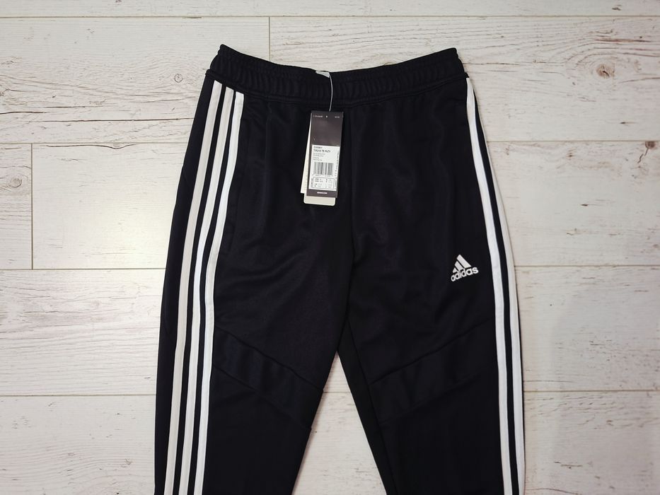 Adidas-Ориг. Детско долнище Ново!!!