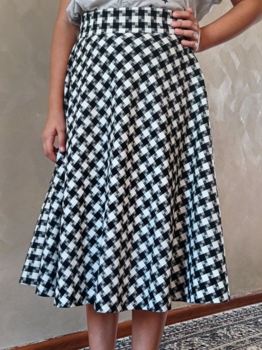 Yubka 10-11 yoshga yl1 Marta kiyilgan