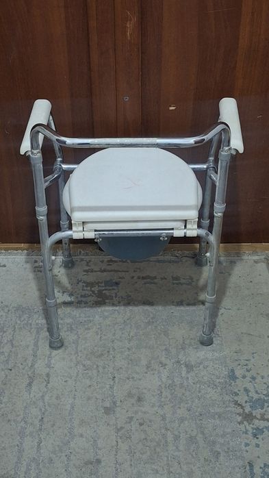 Санитарный стул туалет